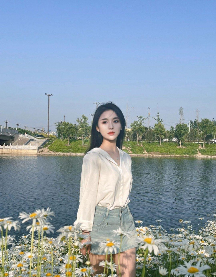 年会不能停 海报